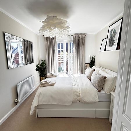 Delux Room With Private Parking, Sleeps 2, Perfect For Cotswold Getaway, Easy A419 Access Blunsdon Exteriér fotografie
