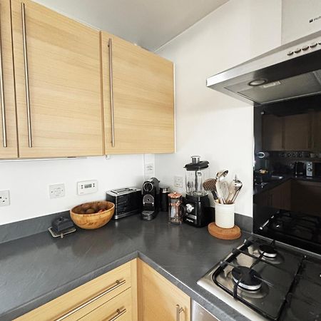 Delux Room With Private Parking, Sleeps 2, Perfect For Cotswold Getaway, Easy A419 Access Blunsdon Exteriér fotografie